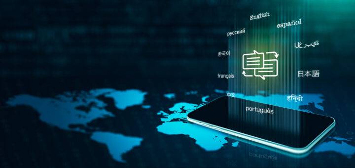 Smartphone mit Übersetzungssymbol, Sprechblase mit Pfeil und Text der zehn wichtigsten Sprachen der Internetnutzer.