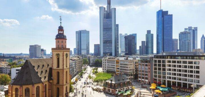 Frankfurtes Skyline und Shopping Mall