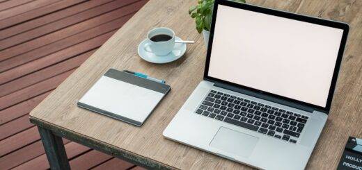 Apple Produkte auf Schreibtisch