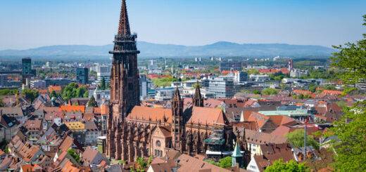 Ein Bild der Kathedrale in Freiburg Deutschland