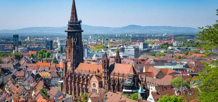 Ein Bild der Kathedrale in Freiburg Deutschland