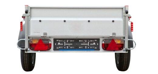 Rückansicht eines Anhängers mit vollständiger Anhänger Beleuchtung, einschließlich Bremslichter, Blinker und Reflektoren für optimale Sichtbarkeit.