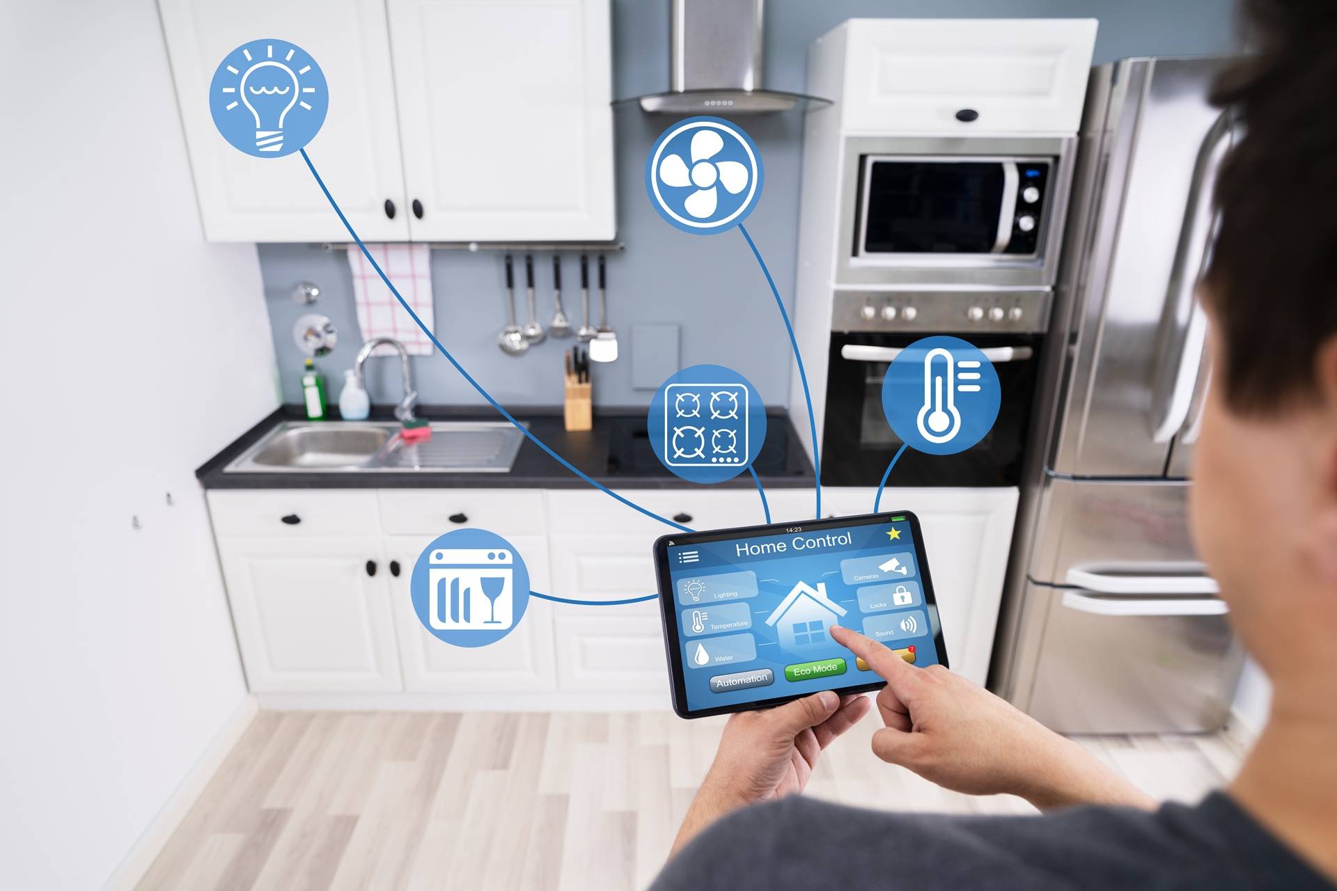 Haussteuerung auf Tablet in Küche | Einbauleuchte