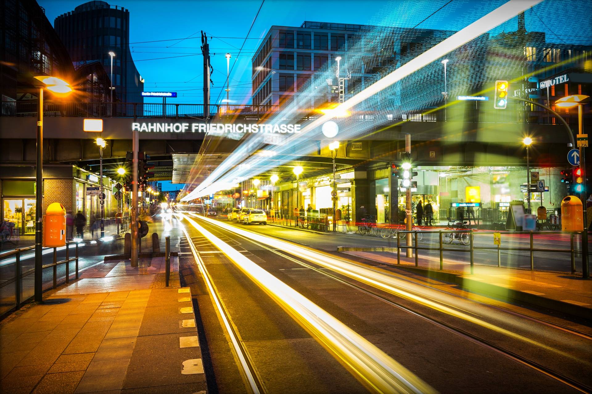 Lichter und Bewegung bei Nacht | Berlin Escort 