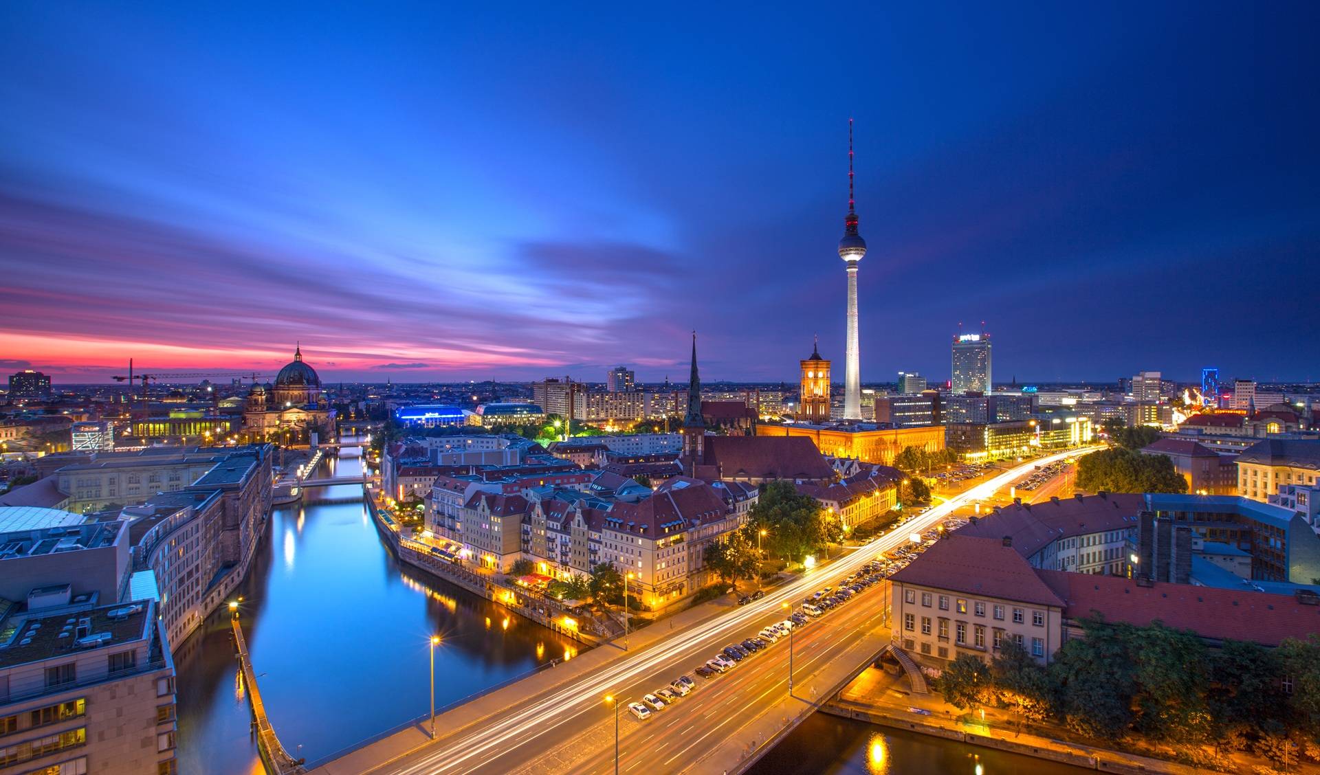 Berlin Skyline bei Nacht | Berlin Escort