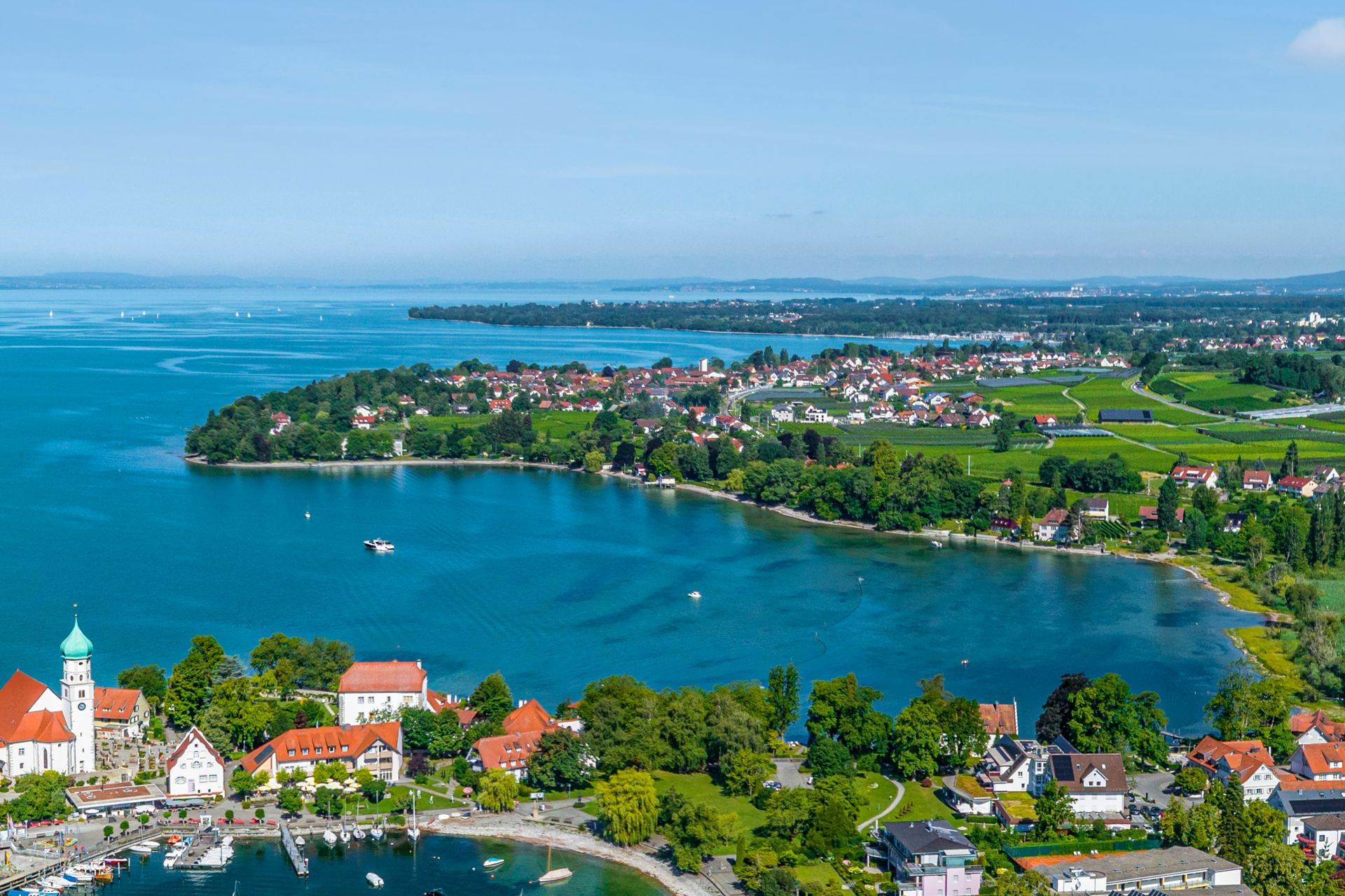Nonnenhorn am Bodensee aus der Luft Ferienort mit Weinbergen und Seezugang von ferienwohnung nonnenhorn